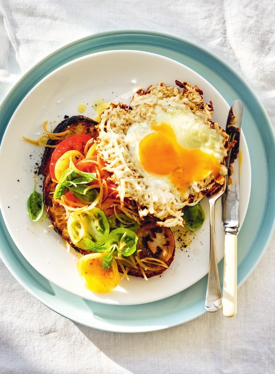 Tomatentoast met sesam-halloumi-eieren