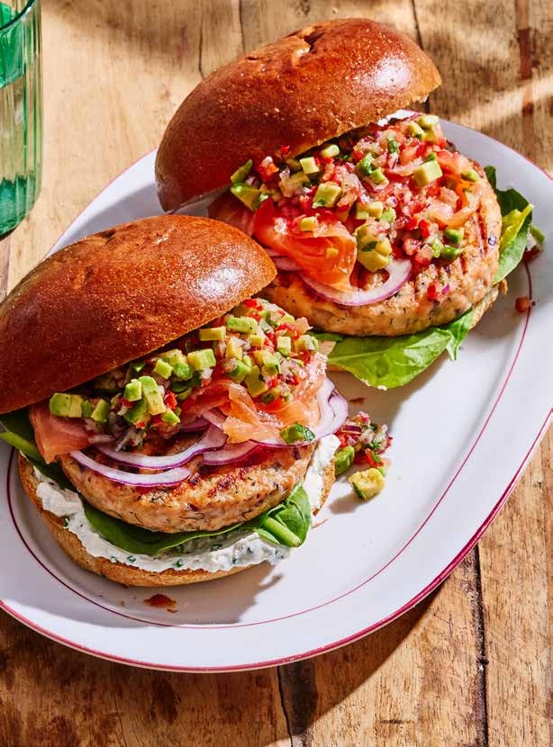 Zalmburger met gerookte zalm