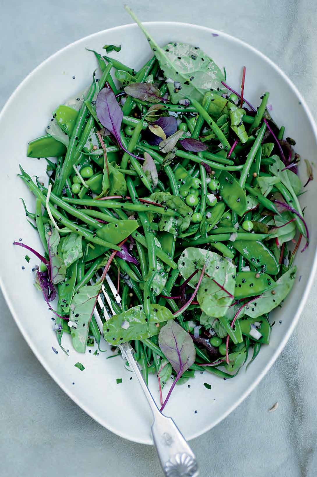 Salade van verse peulvruchten met mosterdzaad en dragon