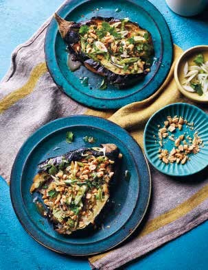 Gepofte aubergine met limoen-ahornsiroopdressing