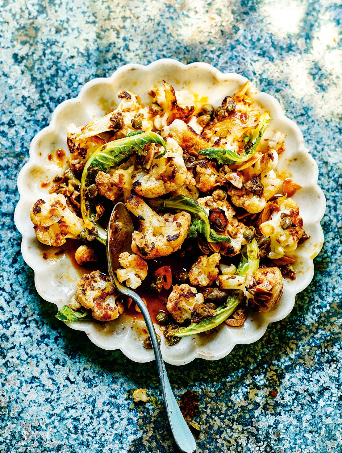 Coliflor con ajos, vinagre y alcaparras
